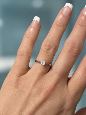 Solitaire diamond ring in 14KT white gold